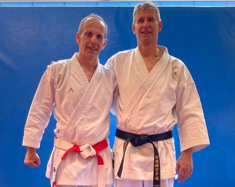 Los pamploneses Eduardo Martínez y Jokin Ilundain obtienen el séptimo y sexto dan de karate, respectivamente. 