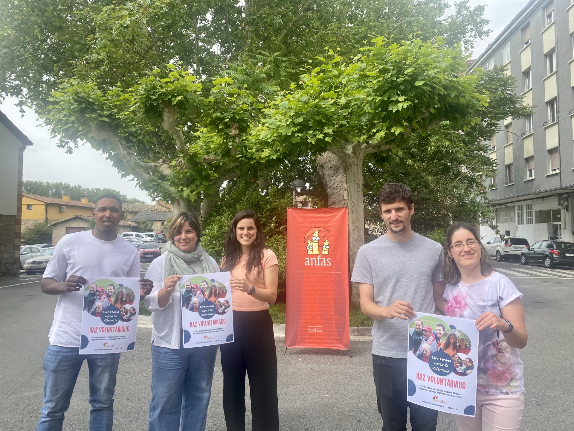 Jagoba Arrasate y Miriam Rivas, protagonistas de la campaña de voluntariado de ANFAS 2024