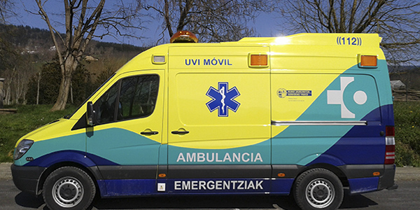 Fallece un motorista de 32 años tras sufrir un grave accidente en la rotonda de Gomistegi en San Sebastián