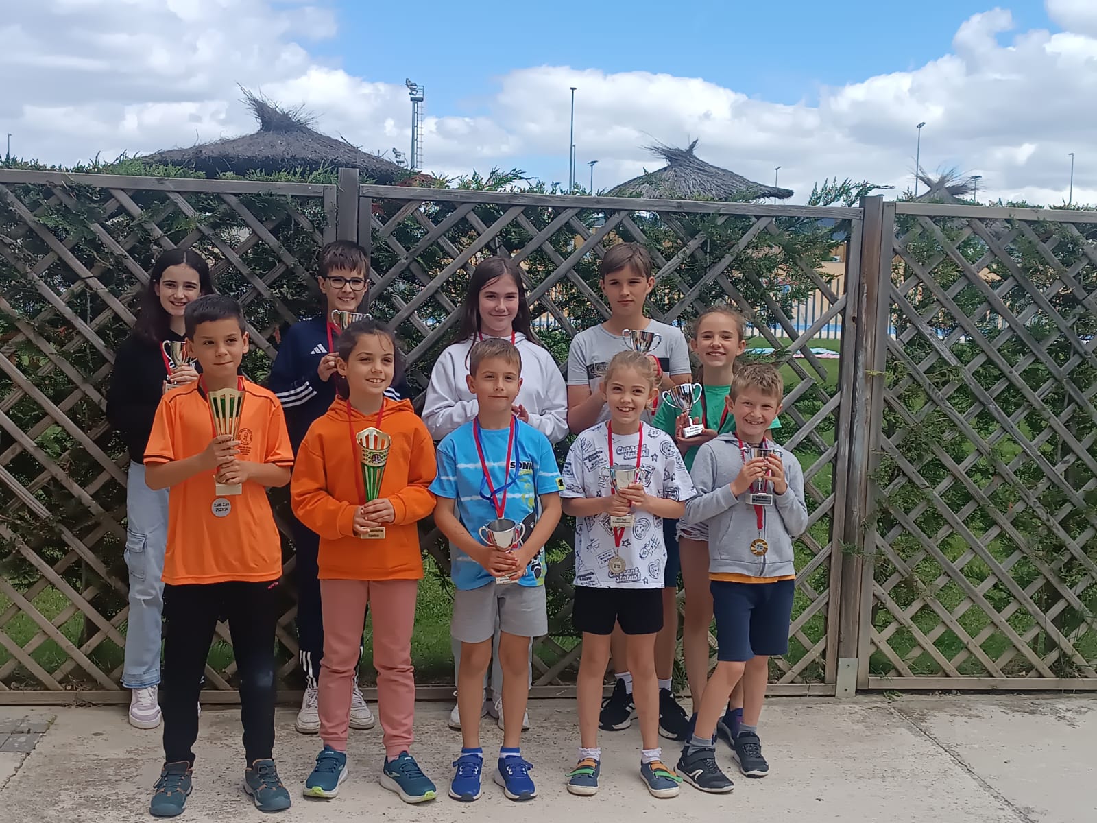 El club Zaldi Zuri de Sarriguren cierra la temporada de ajedrez en las piscinas