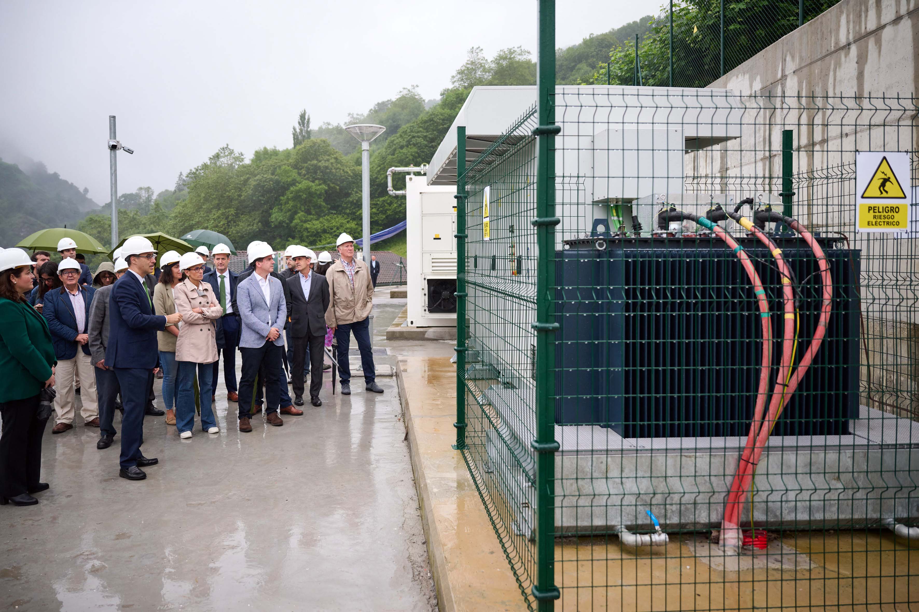 Chivite visita en Valcarlos una instalación eléctrica pionera en Europa