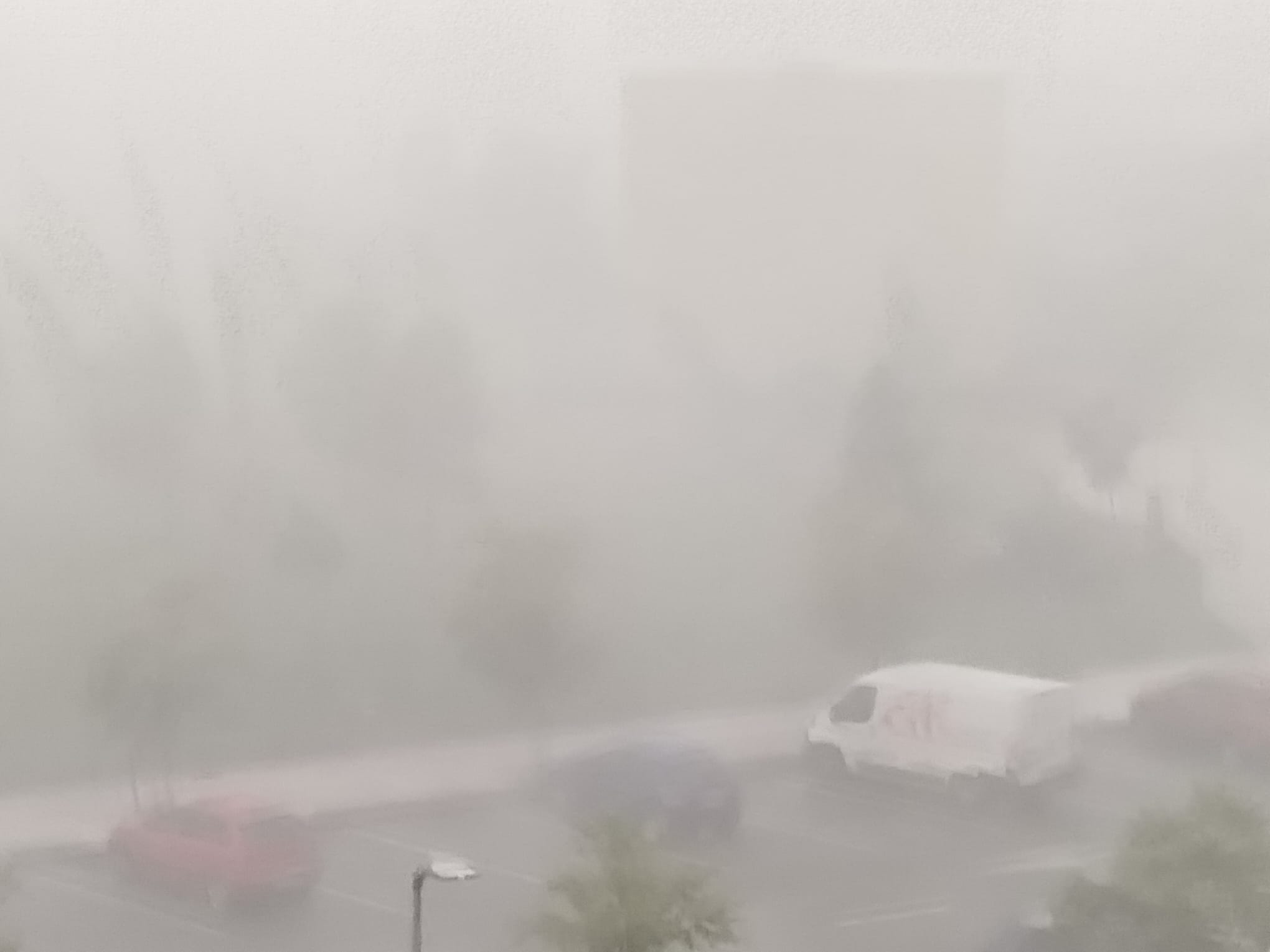 Una espectacular tormenta azota Sarriguren 