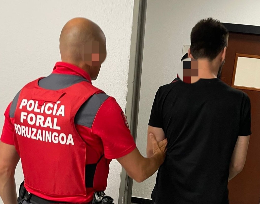 Un detenido en Huarte tras una pelea entre seis personas armadas con cuchillos en la terraza de un bar