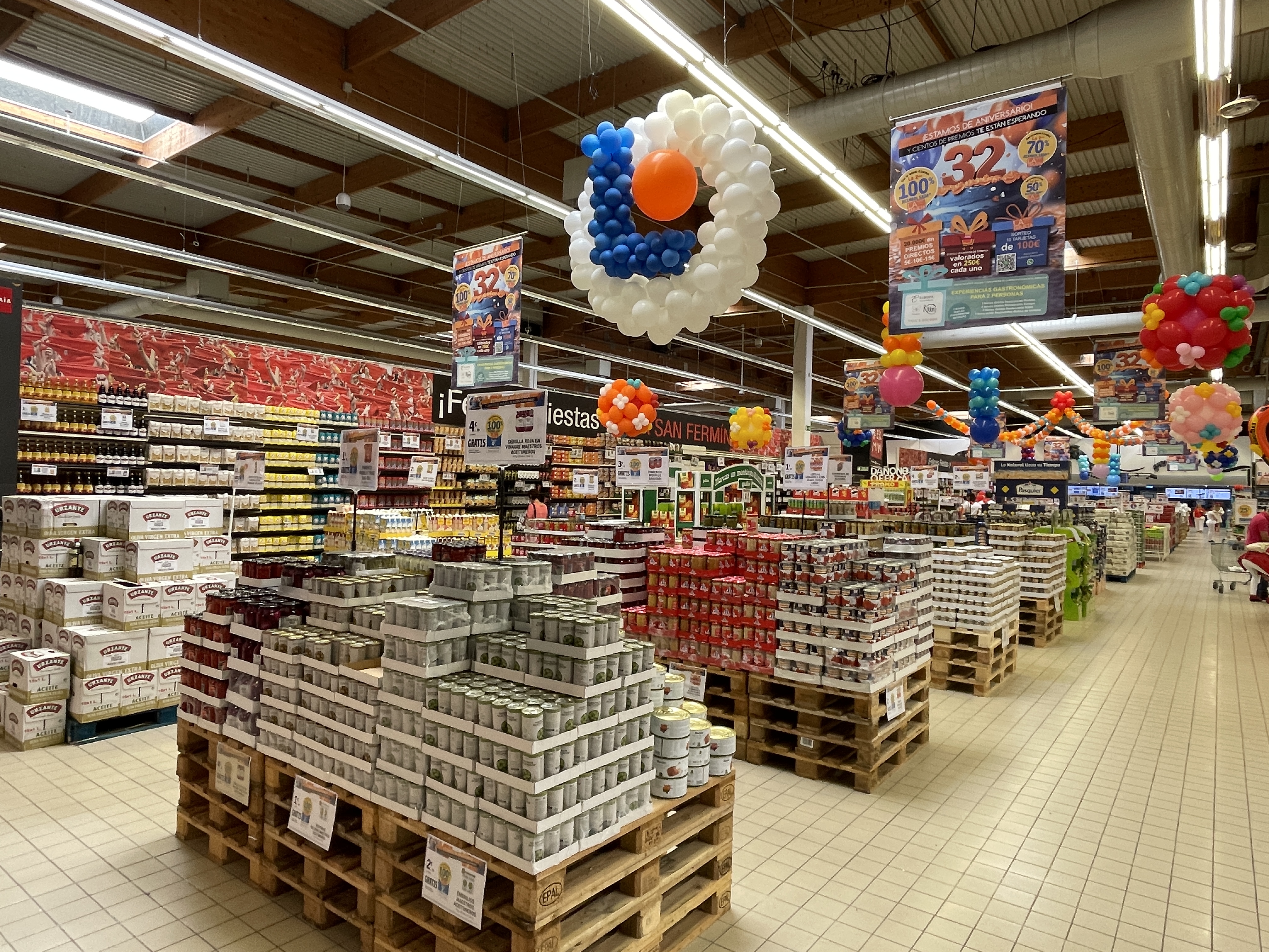 E.Leclerc Pamplona celebra su XXXII aniversario con cientos de premios y ofertas incomparables