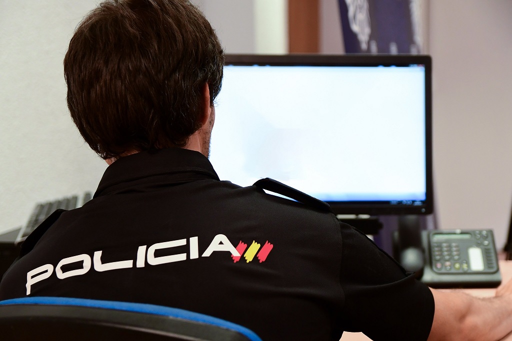 La Policía Nacional detiene en Avilés a un acusado de corrupción de menores y pertenencia a la red violenta The Com