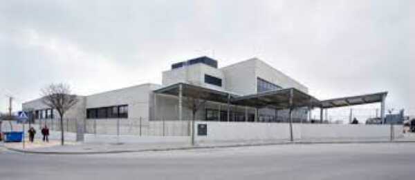 Se impermeabilizará la cubierta del polideportivo de ‘Huertas Mayores’, para acabar con las filtraciones