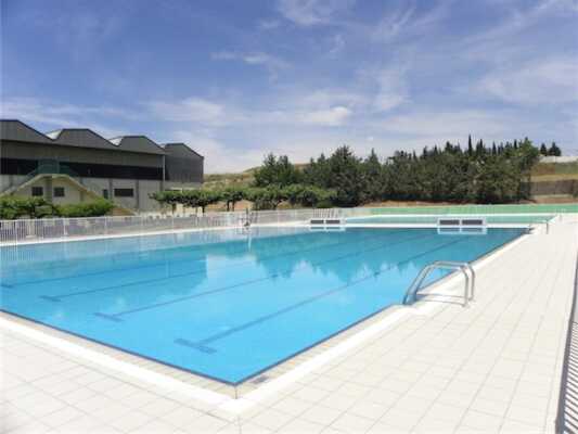 Un hombre de 70 años muere ahogado en las piscinas de Corella