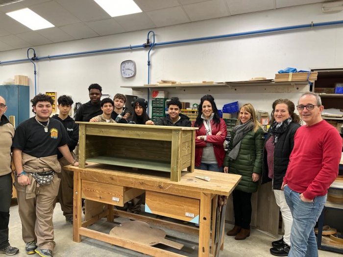 Los alumnos de la Escuela Taller El Castillo están construyendo 12 casetas para las colonias felinas de Tudela