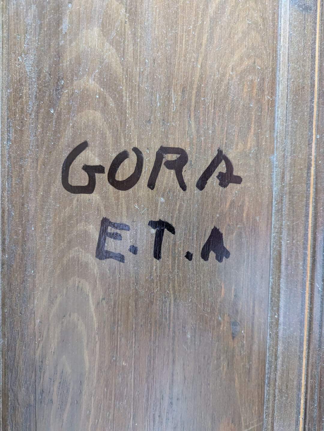 UPN denuncia la aparición de una  pintada con el lema ‘Gora ETA’ en su  sede de Viana 