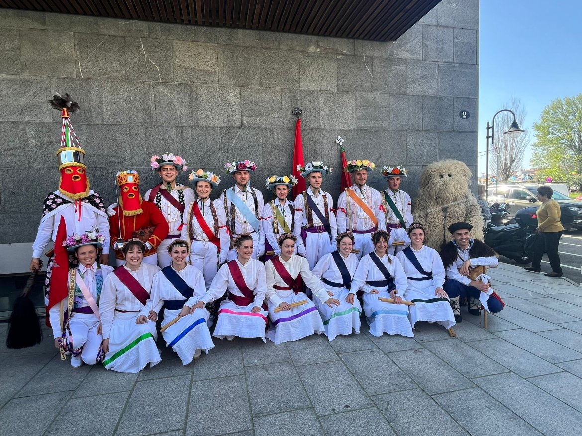 El Grupo de Danzas Txori Zuri lanzará el txupinazo de las fiestas de Berriozar de 2024