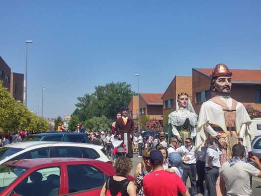 La gigantada marcha por Sarriguren bajo un calor asfixiante