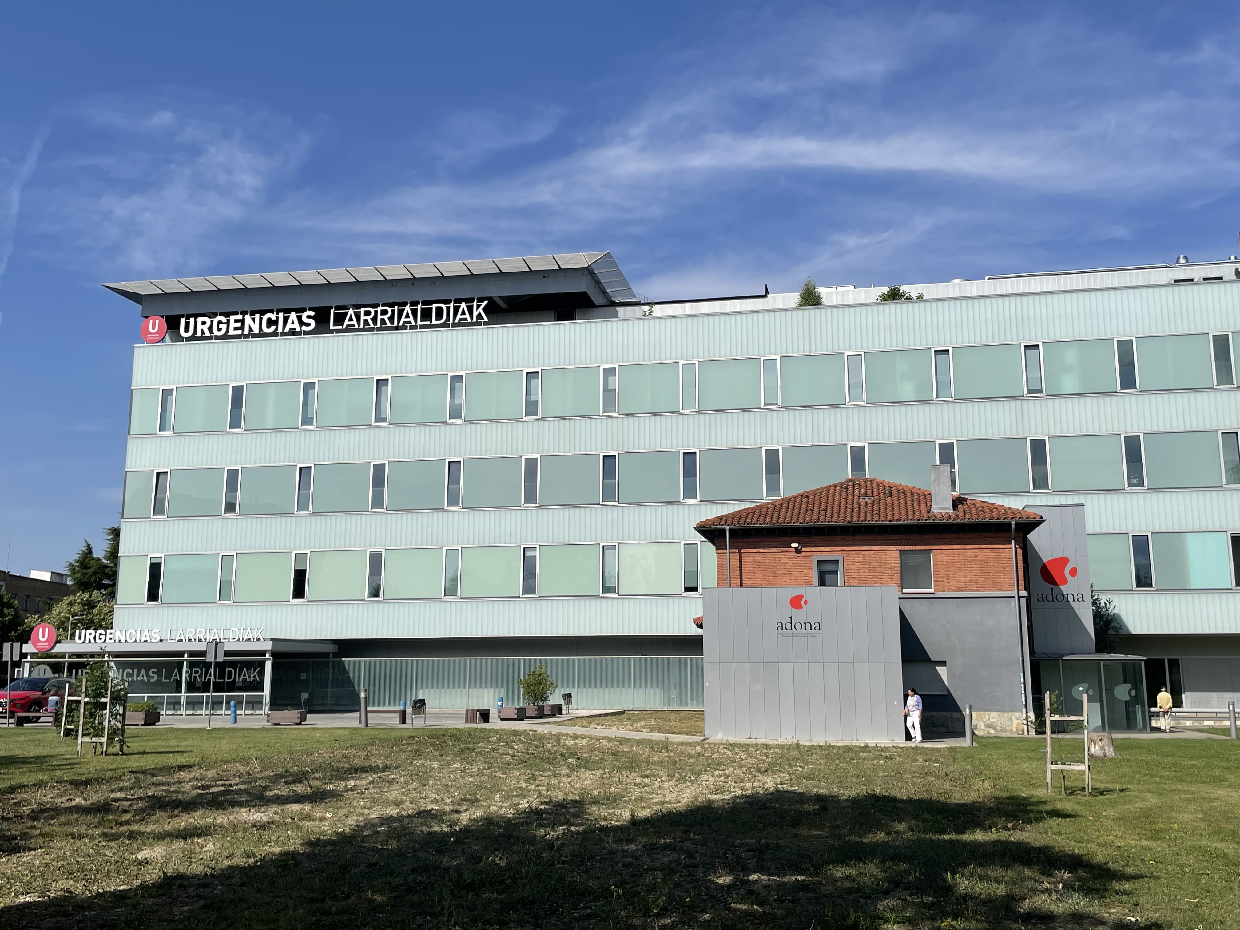 Un trabajador herido grave tras caerle una viga metálica en una empresa del polígono Comarca II