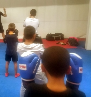 El gimnasio Kanku Eguzkiza de Burlada presenta el boxeo educativo para niñas y niños como alternativa para este curso