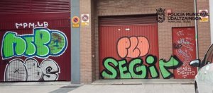 Denunciadas 4 personas por realizar grafitis de gran tamaño en los barrios de San Jorge y Milagrosa, en Pamplona