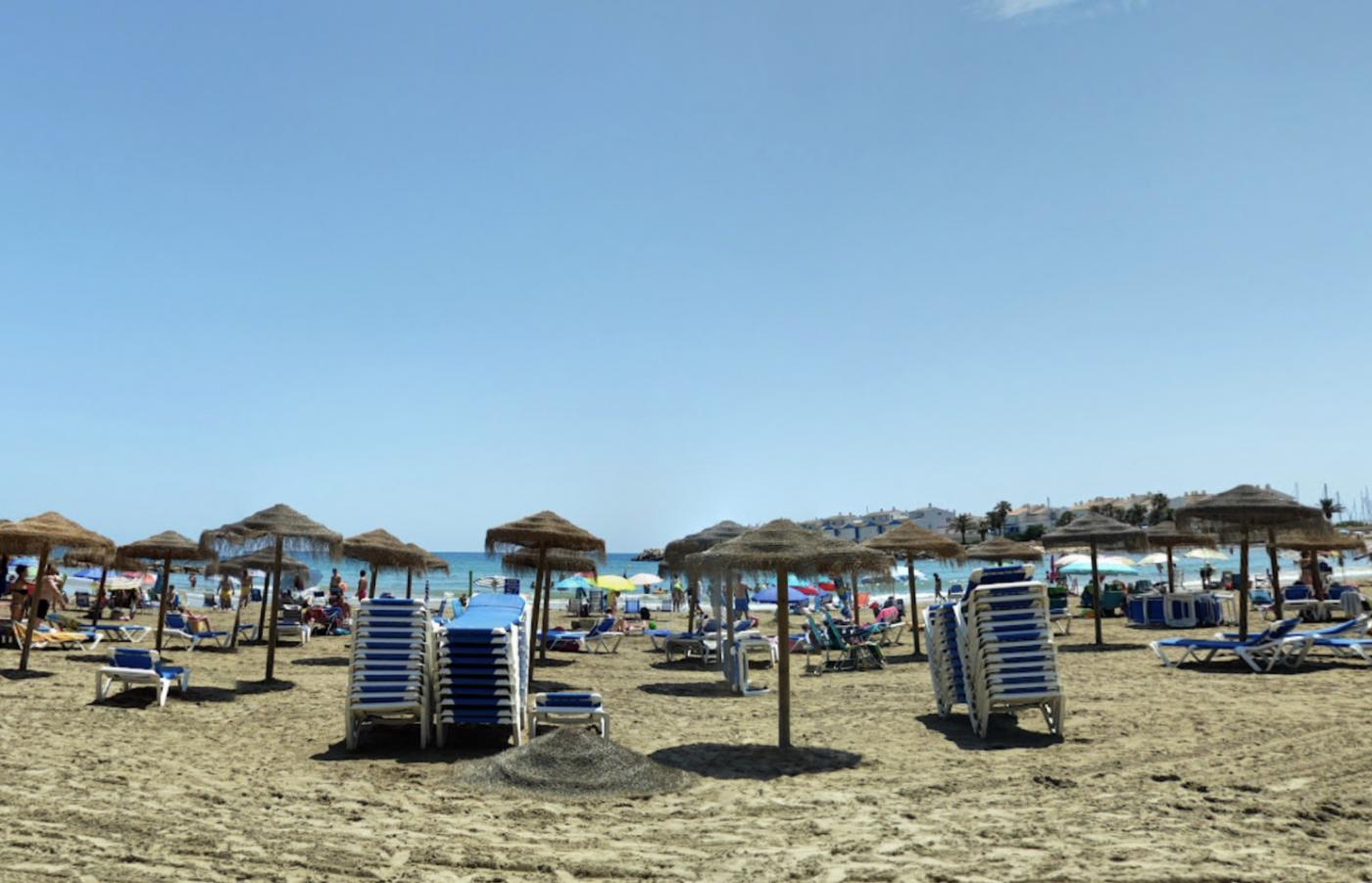 Un ertzaina salva la vida de una mujer en una playa de Castellón