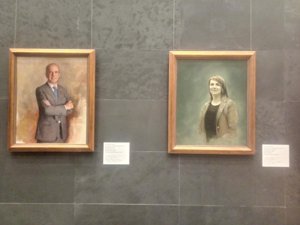 La Galería de Presidentes del Parlamento se pone al día con los retratos de Alberto Catalán y Ainhoa Aznárez