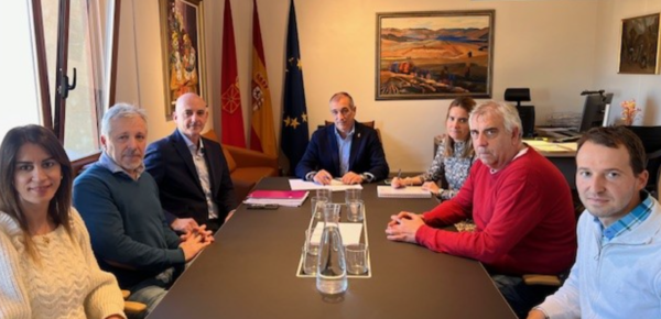 El consejero Chivite y representantes de la UAGN mantienen su compromiso de trabajar coordinados para que el agua del Canal de Navarra llegue cuanto antes a la mayor parte de la Comunidad Foral