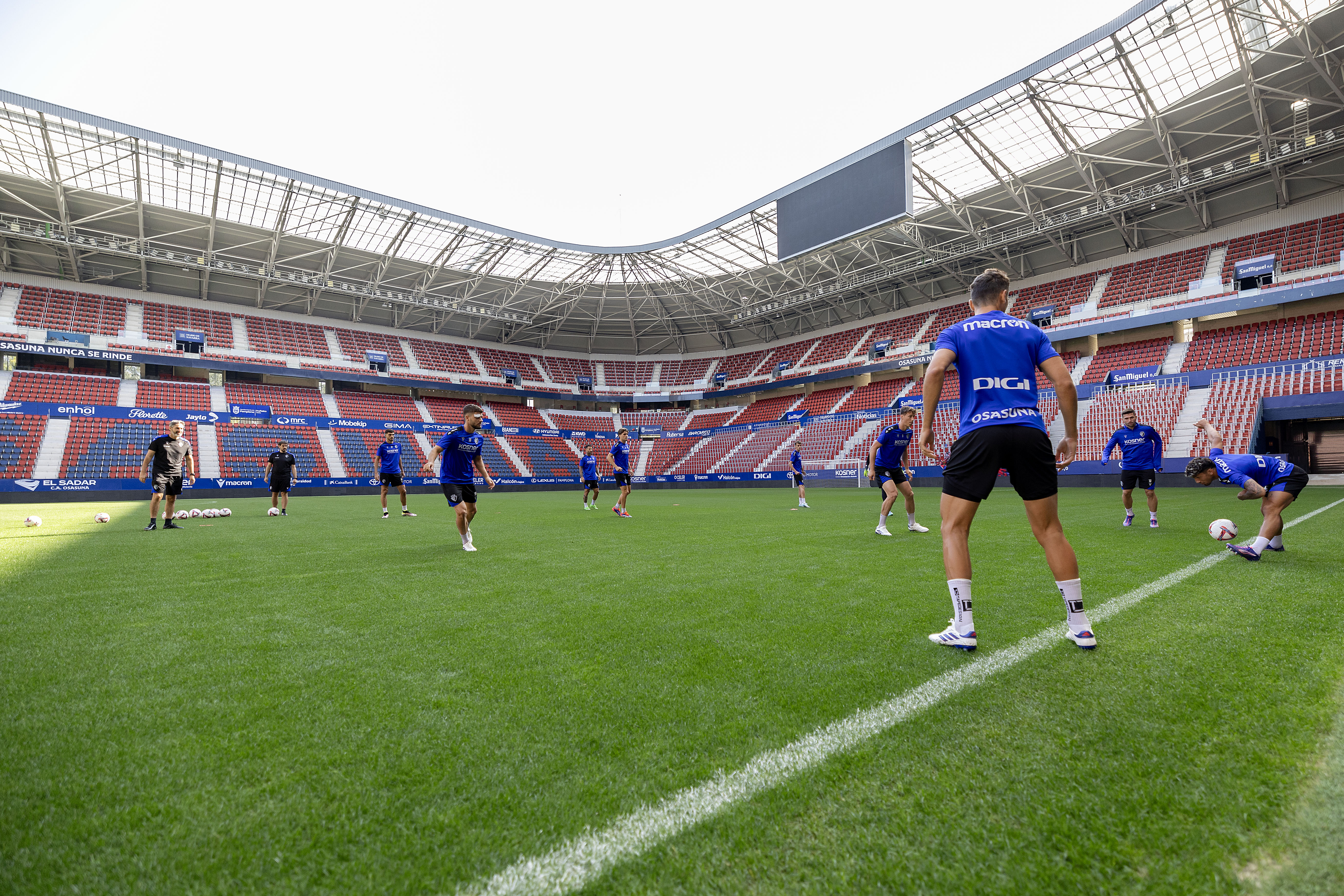 Osasuna se entrena a puerta cerrada en El Sadar a dos días del duelo contra el Mallorca de Arrasate