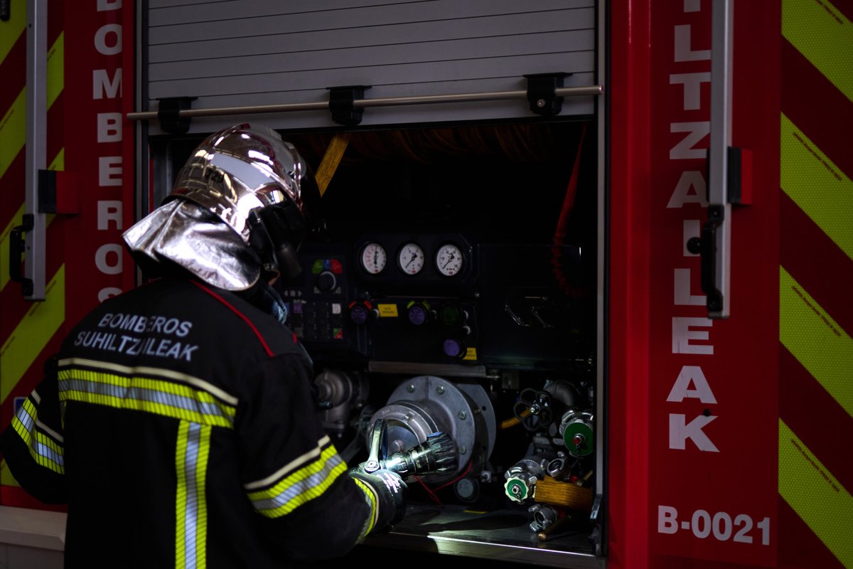 Incendio controlado en empresa de residuos en Arazuri