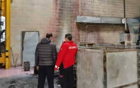 Ertzaintza y los bomberos investigan el incendio registrado en Azpeitia