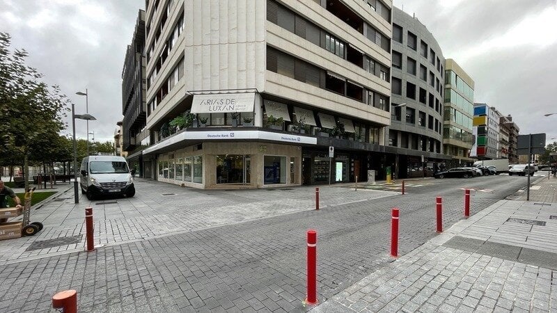Vecinos de Roncesvalles y Paulino Caballero exigen la reapertura al tráfico de la salida peatonal 