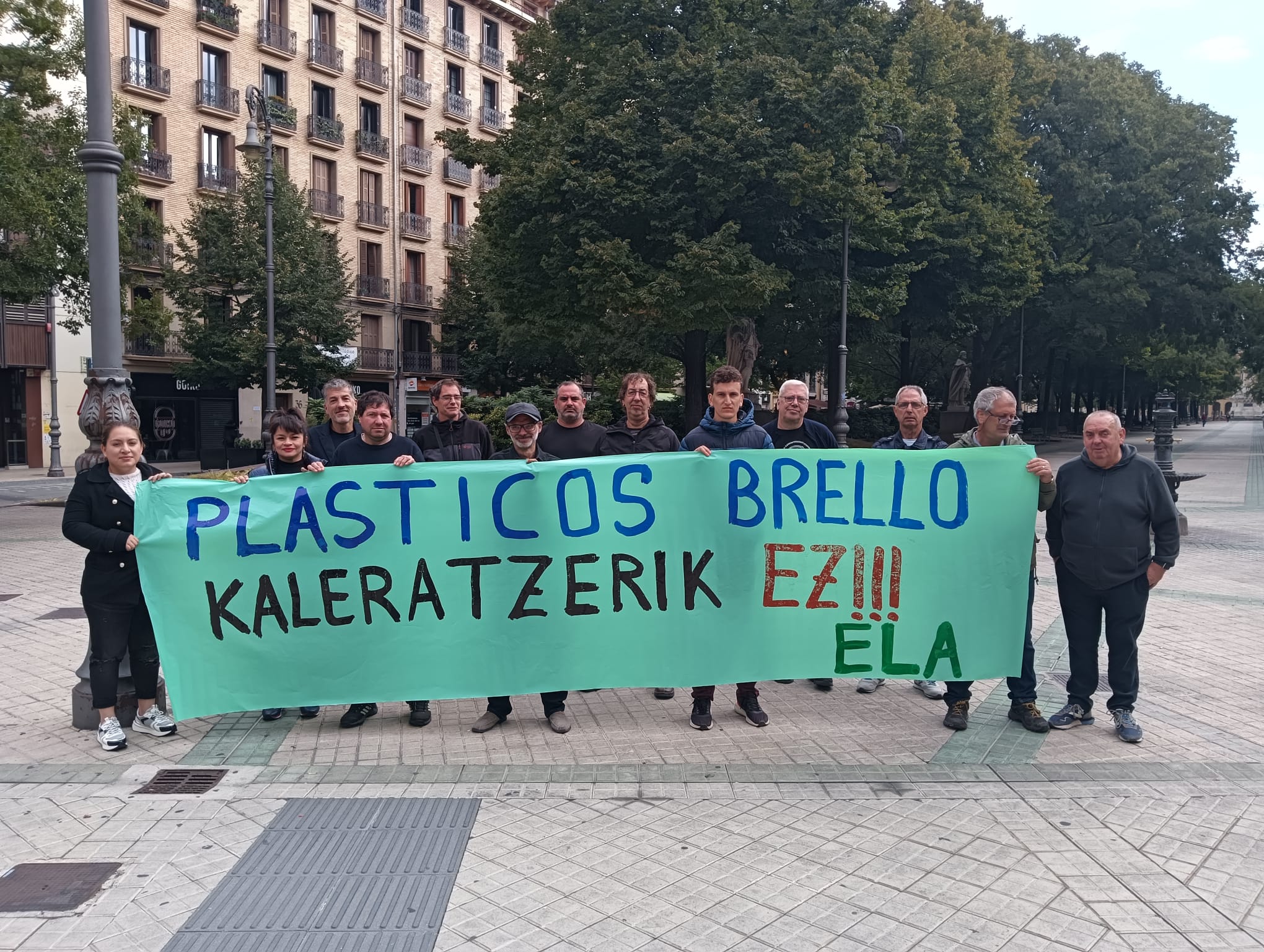 Denuncian el ERE de Plásticos Brello en el Parlamento de Navarra