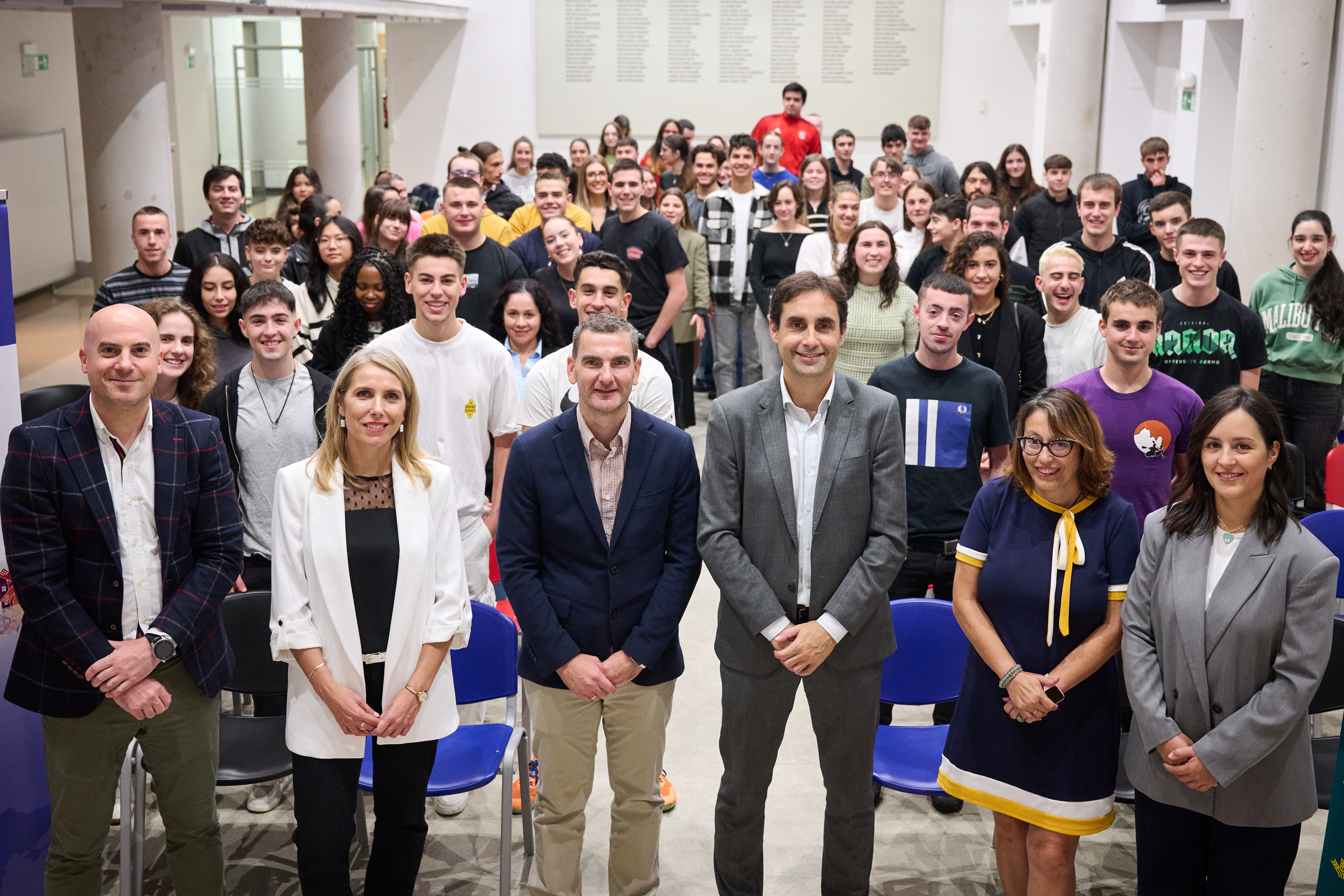 Educación entrega diplomas a los 115 estudiantes de FP que han participado en el programa Erasmus+