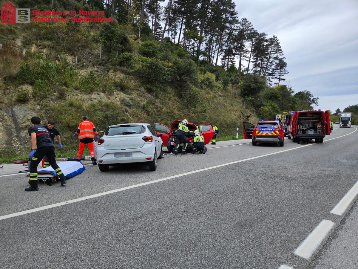Una aparatosa colisión múltiple en la N-240, en Erice de Iza,  deja un balance de dos heridos 