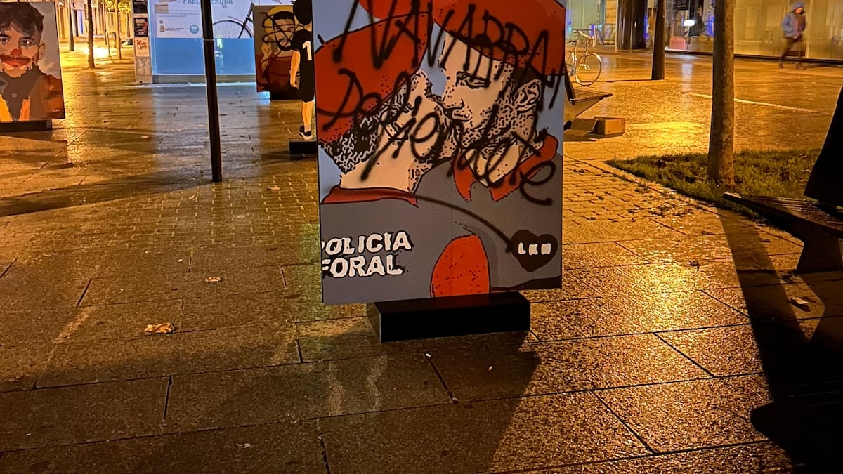 Ataque ultra a la exposición de LKN en Carlos III