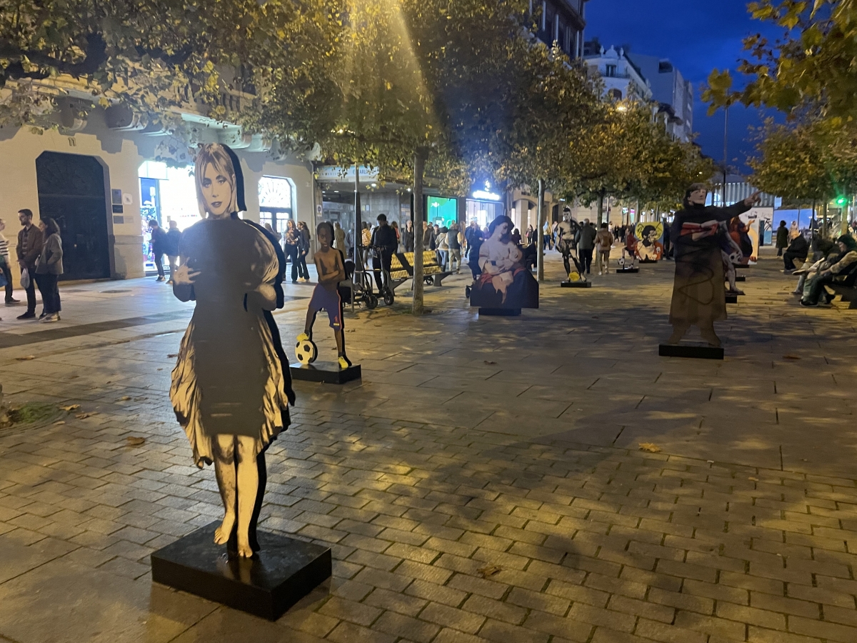 El Ayuntamiento denuncia los daños causados a la exposición de LKN y la sustracción de una de las obras