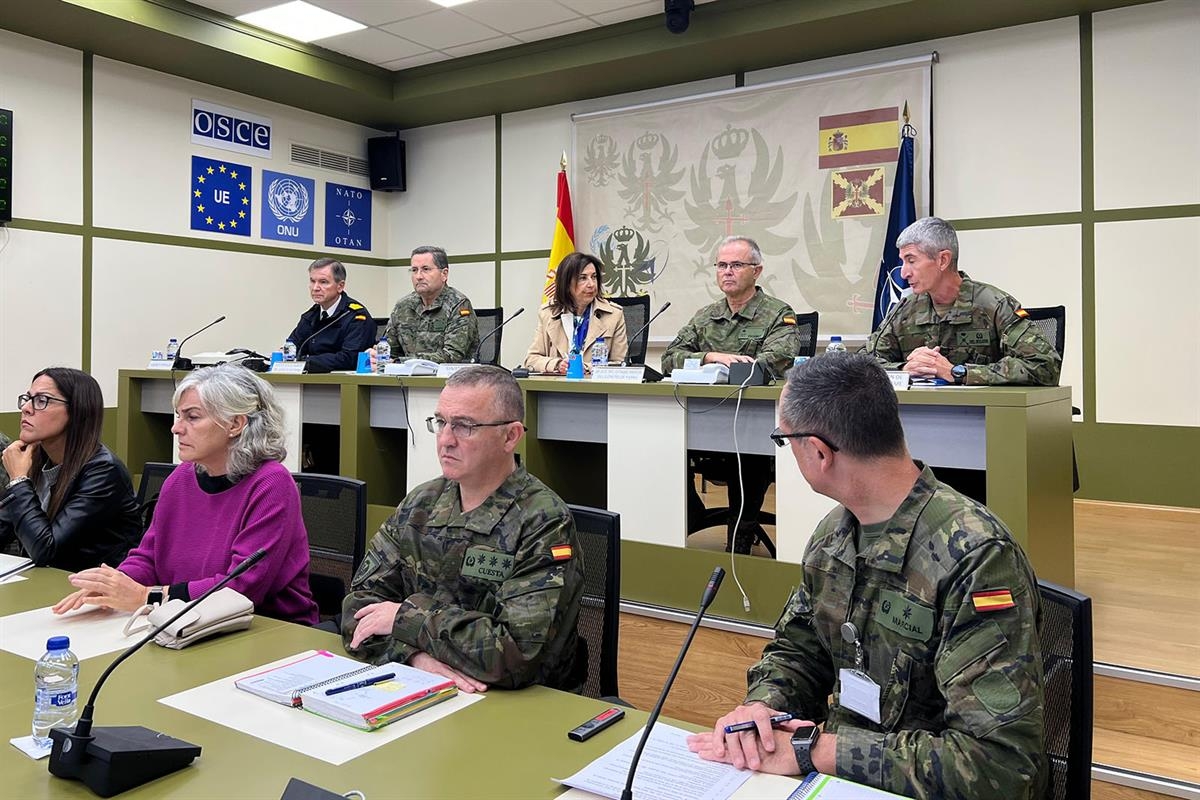 Robles destaca que unidades del Ejército de Tierra de toda España han sido desplegadas en Valencia 
