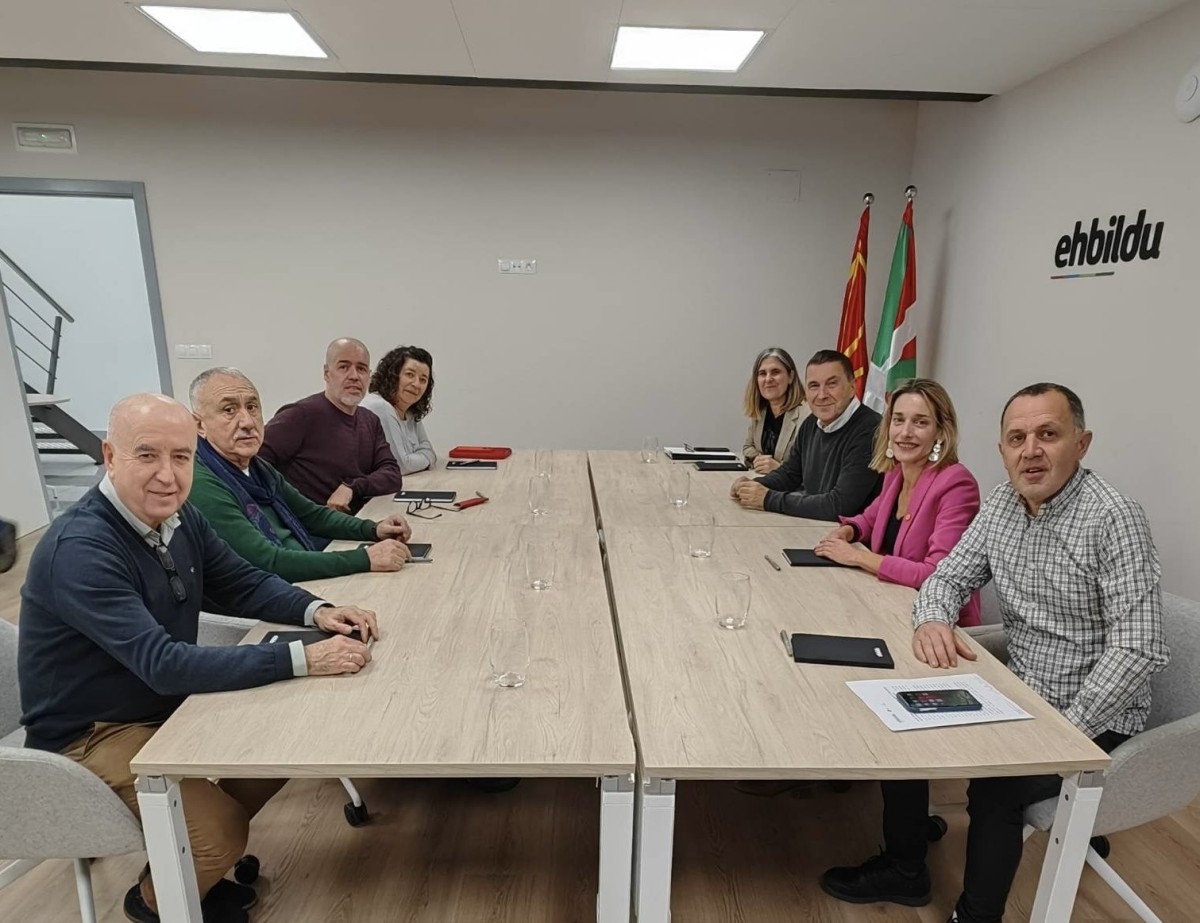 Otegi se reúne con Pepe Álvarez (UGT)  y Unai Sordo (CCOO) en Donostia
