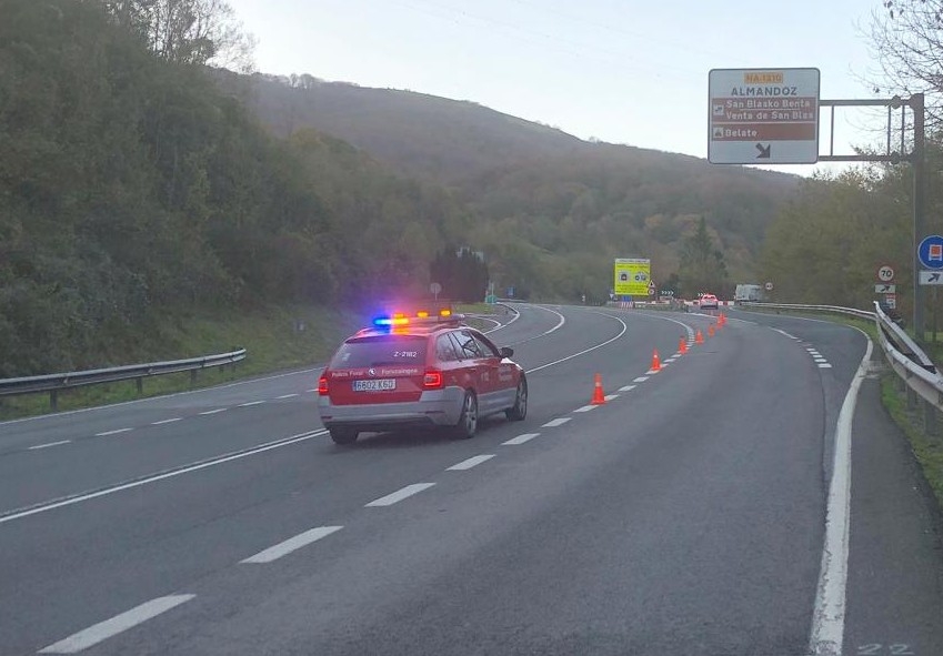 Un camión averiado obliga a cerrar el túnel de Almandoz, en la N-121-A,  en sentido Pamplona