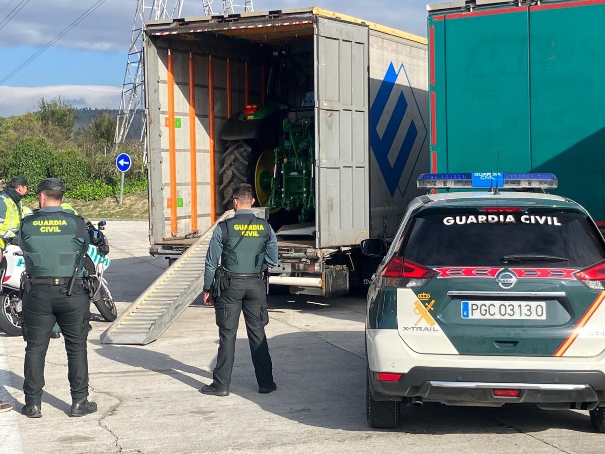 Los tractores eran robados: la Guardia Civil sorprende en Zuasti a un camionero con documentación falsa