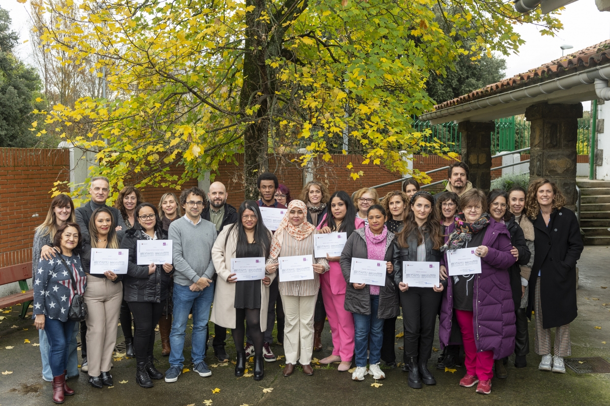 Acto de clausura del curso de atención a personas con demencia en el domicilio impulsado por Pamplona y AFAN