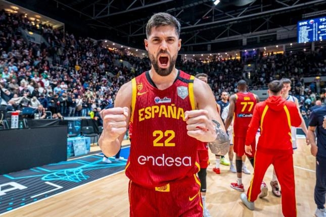 Un triple imposible de Santi Yusta encarrila la clasificación para el EuroBasket 2025