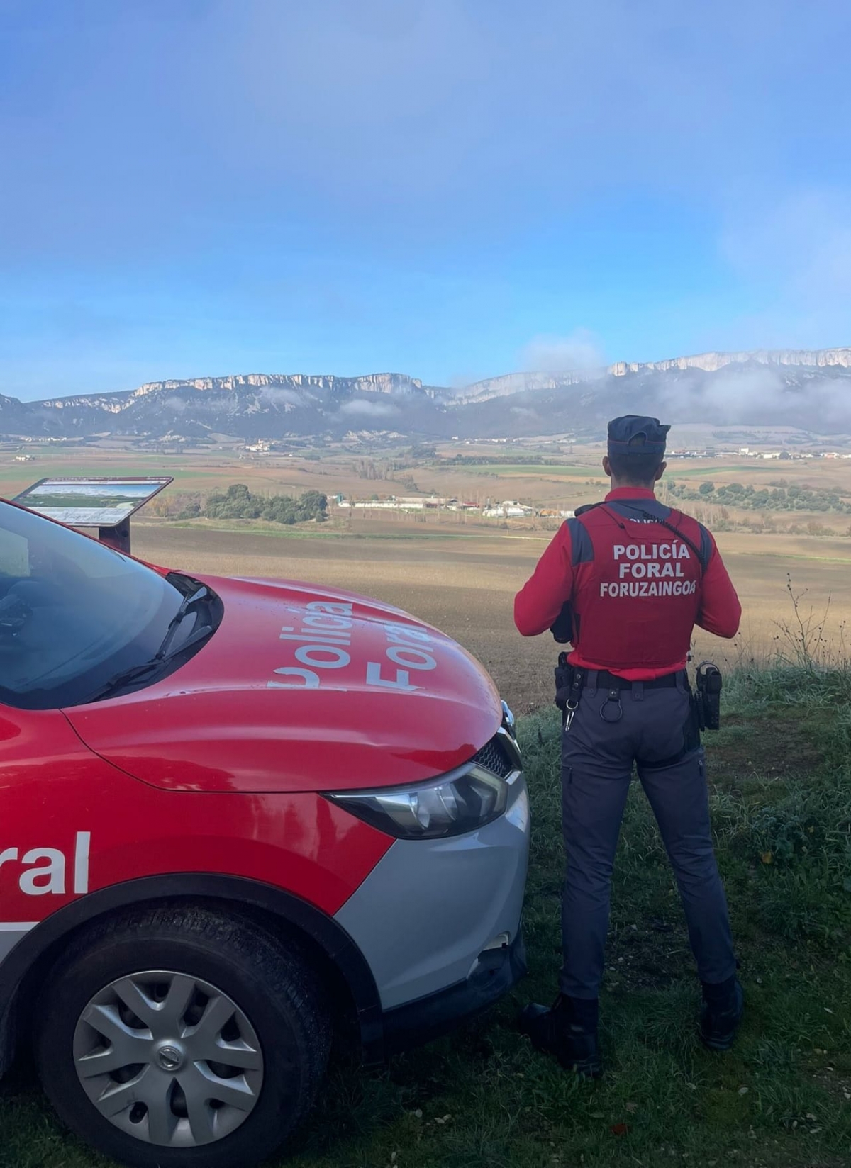 Sorprenden a un adolescente conduciendo sin carné y dando positivo en drogas en una zona rural de Navarra