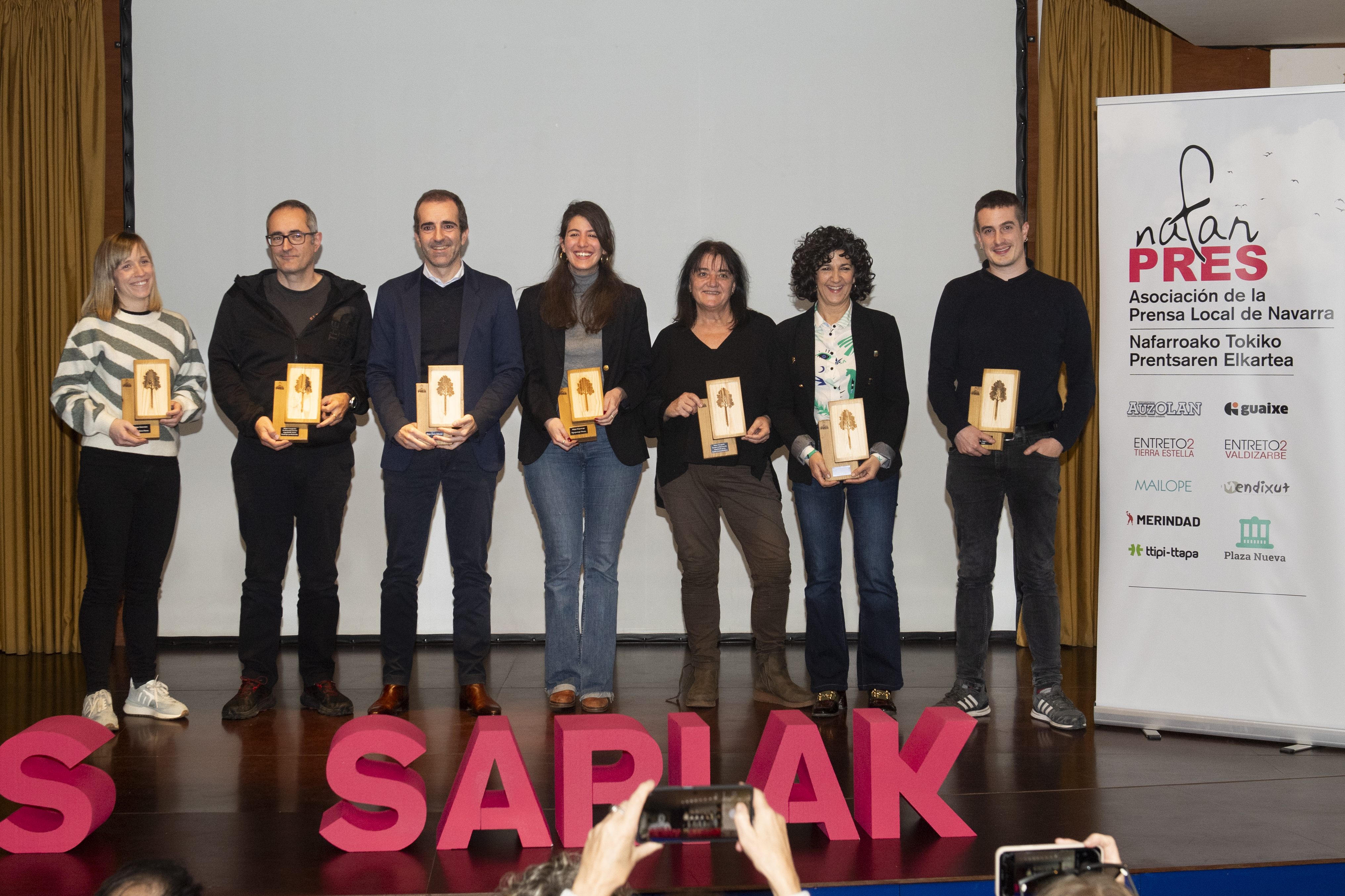 Siete profesionales del periodismo local reciben en Olite el reconocimiento del sector
