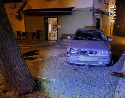 Se estrella contra un árbol en Tajonar porque circulaba 