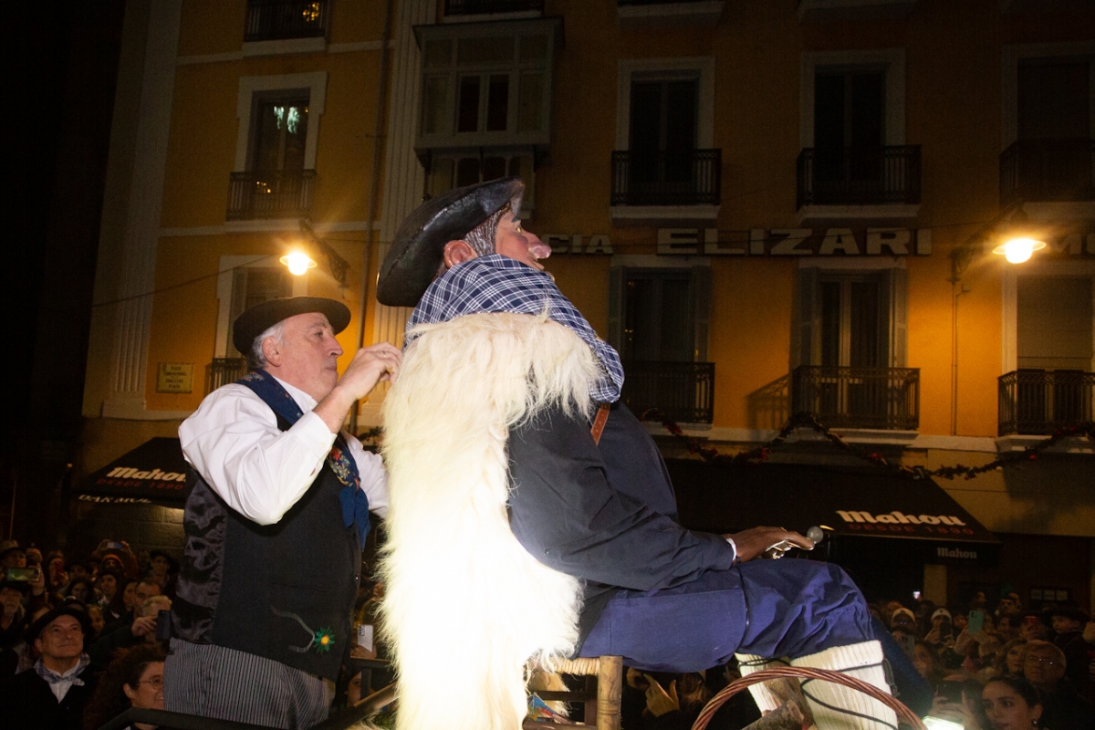 [GALERIA] Las mejores imágenes de la llegada de Olentzero a Pamplona 