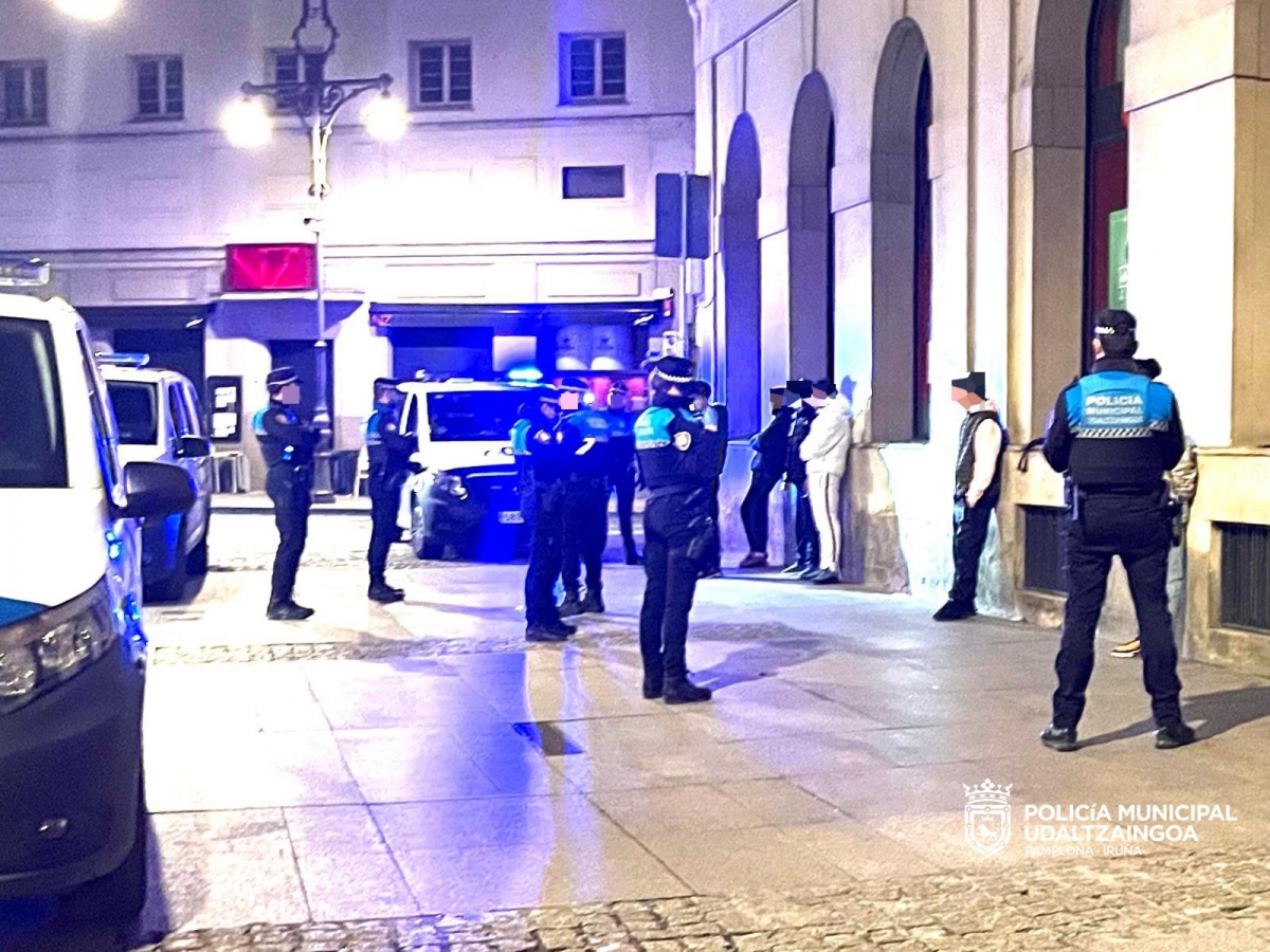 Amplio dispositivo policial tras una pelea multitudinaria con palos y cuchillos en Descalzos