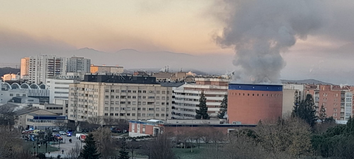 Controlado el incendio en el Planetario de Pamplona