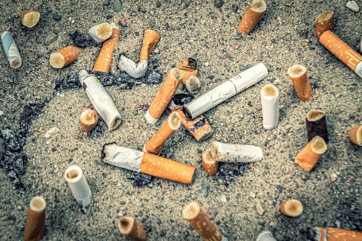 Nofumadores denuncia que un decreto favorece a las tabaqueras en la recogida de colillas incumpliendo tratados 