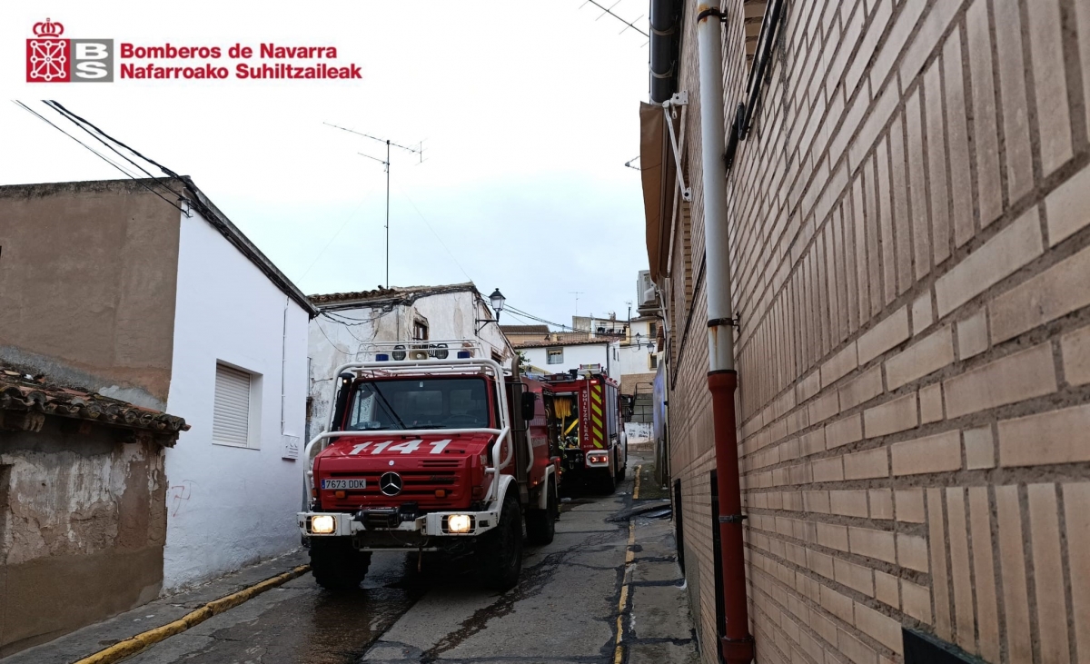 Extinguen un incendio en  un antiguo corral de Milagro