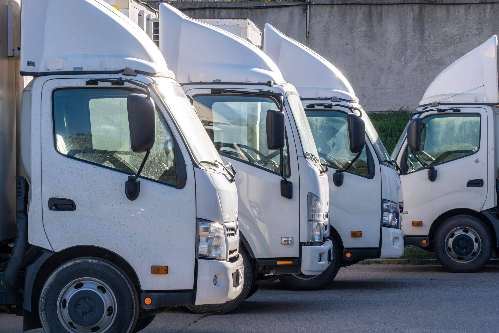 Alquiler y renting de vehículos industriales para infraestructuras o servicios auxiliares