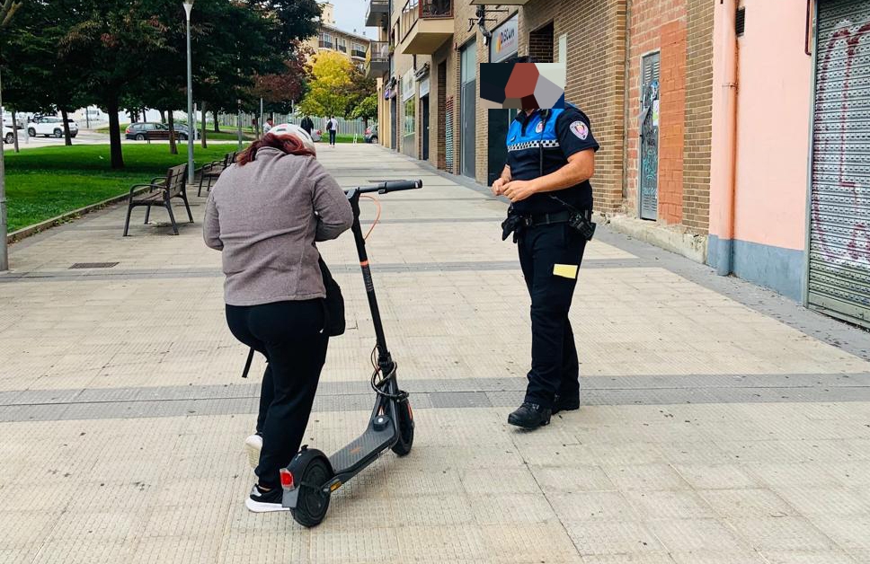 La 'pedrea' por circular borracho con un patinete eléctrico: mil euros de sanción tras ser interceptado en San Juan