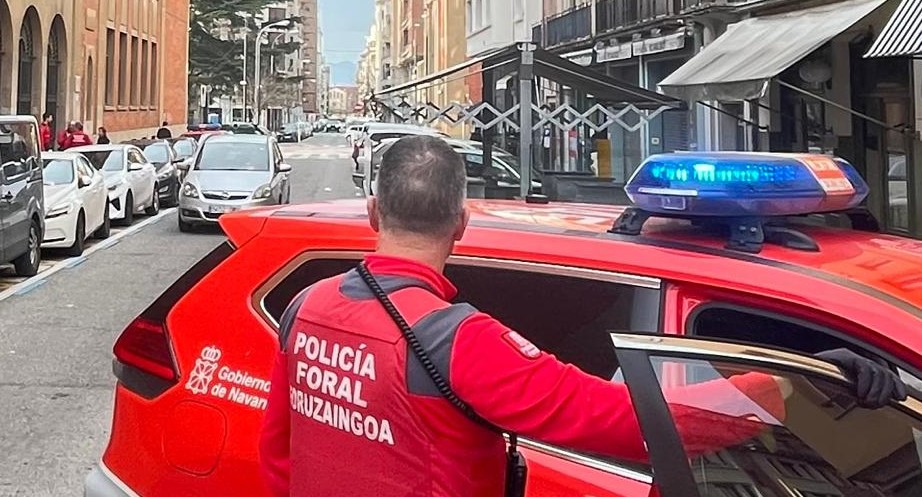 Sorprendido in fraganti intentando robar en un coche en la calle Bergamín
