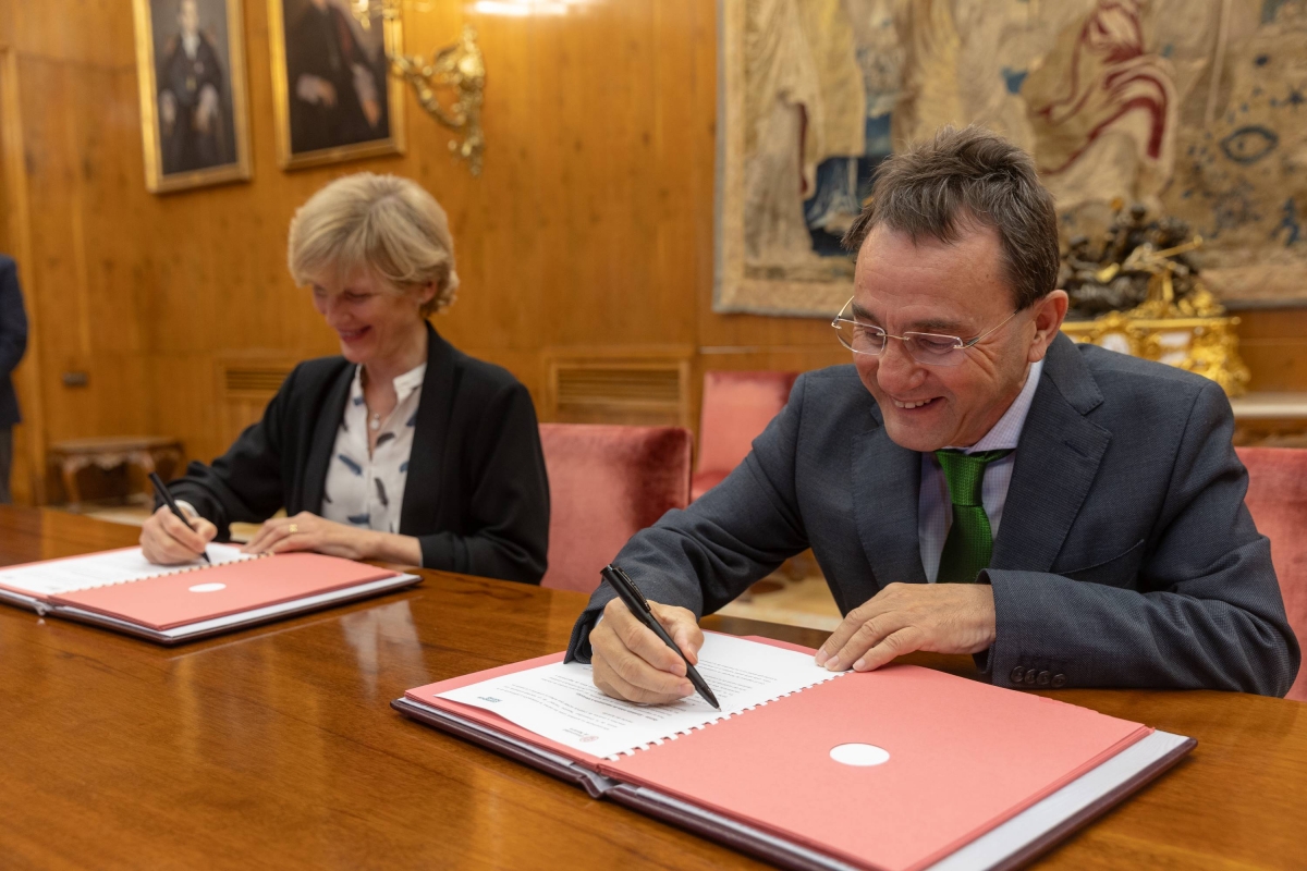 La Universidad de Navarra y Campus Home firman un convenio para financiar el proyecto Centro Bioma y becas