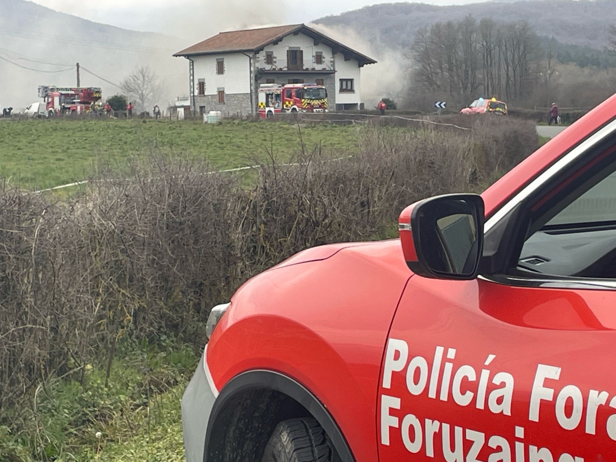 Cuatro personas afectadas por inhalación de humo tras un incendio de una vivienda en Auza (Ultzama)