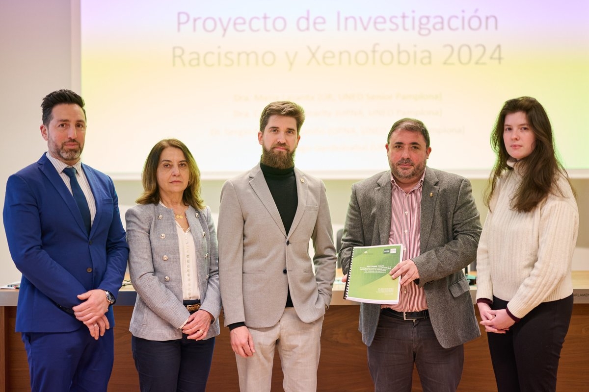 El Parlamento de Navarra presenta un proyecto de investigación que aborda recomendaciones normativas en materia de racismo y xenofobia